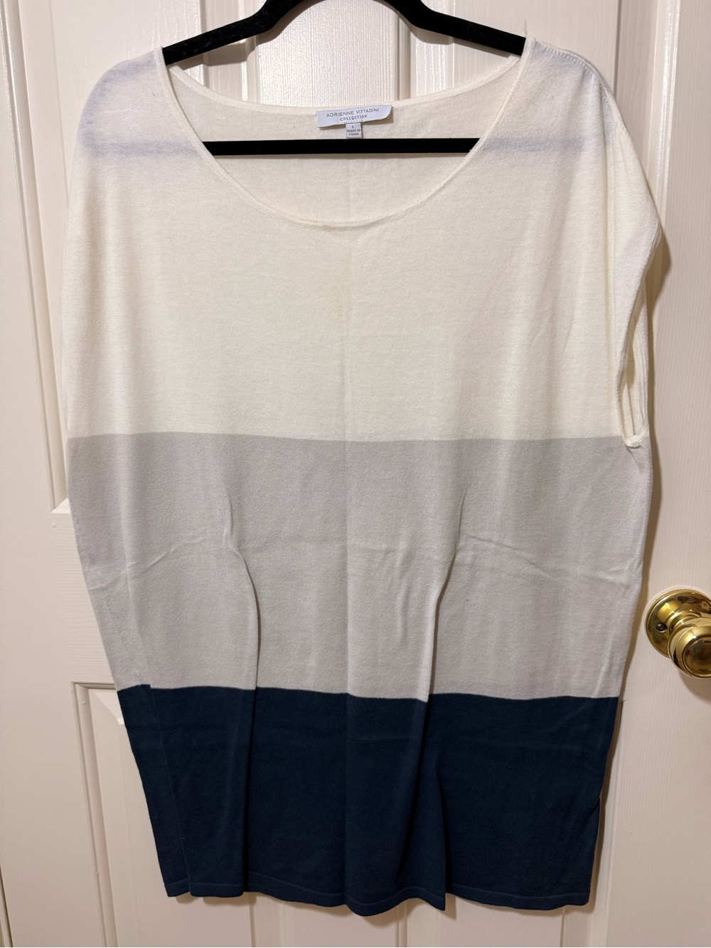 Adrienne Vittadini Ivory Light Gray Navy Colorblock Scoop Neck Top